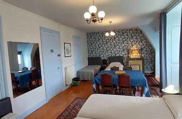 Chateau Marieville Pensión